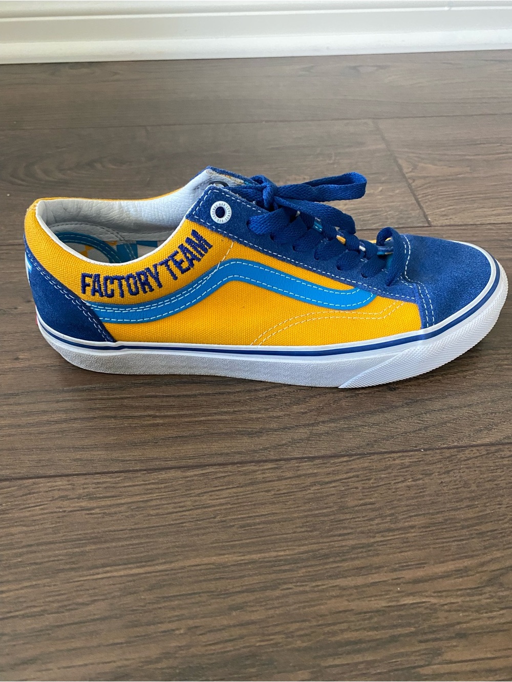 Vans NWOT Yellow & Blue Factory Team Low-Top Skate Shoe. Women’s 8, Men’s 6.5 - Picture 1 of 9